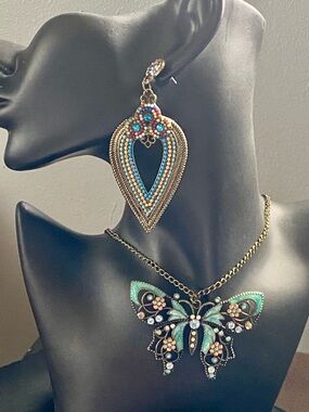 Turquoise Butterfly 🦋 Rhinestones Necklace  & Teardrop Rhinestones Earrings